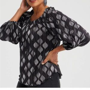 Chico's Diamond Foil Crinkle Tee Size 1 Black White Geometric Plisse Top NWT